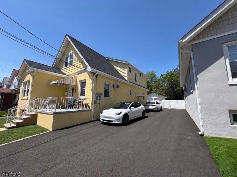 127 Brighton Ave - Photo 2 of 12