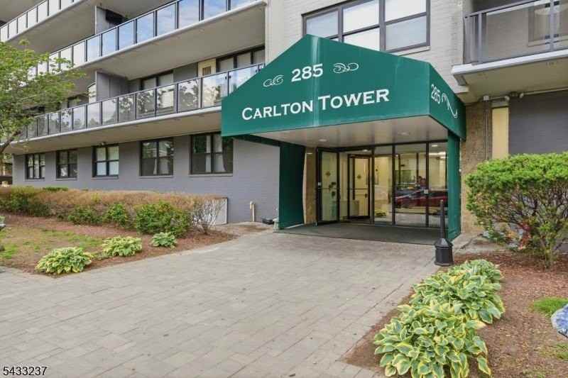 285 Aycrigg Ave #4J