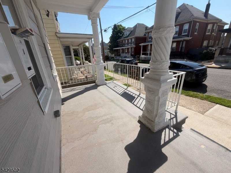 31 Glen Ave - Photo 4 of 17