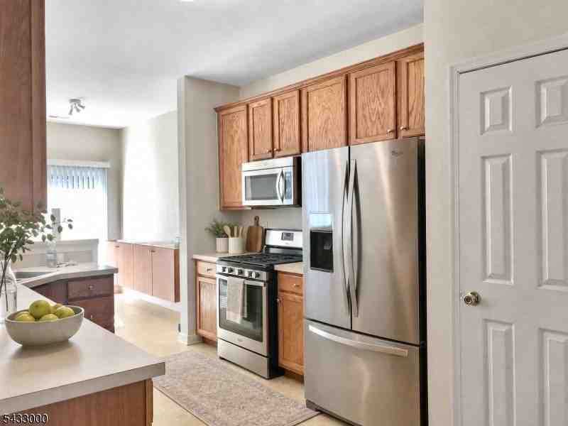 46 Kennedy Ct - Photo 3 of 12