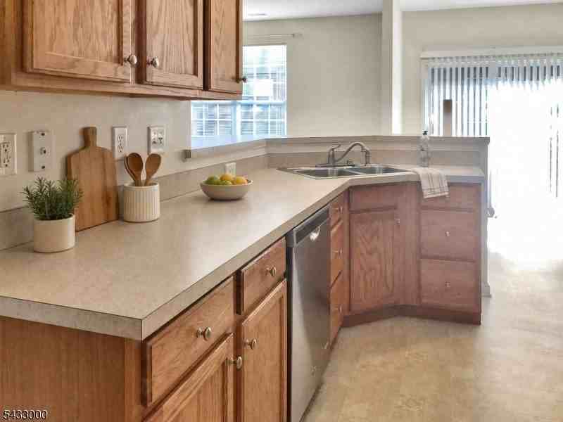 46 Kennedy Ct - Photo 4 of 12