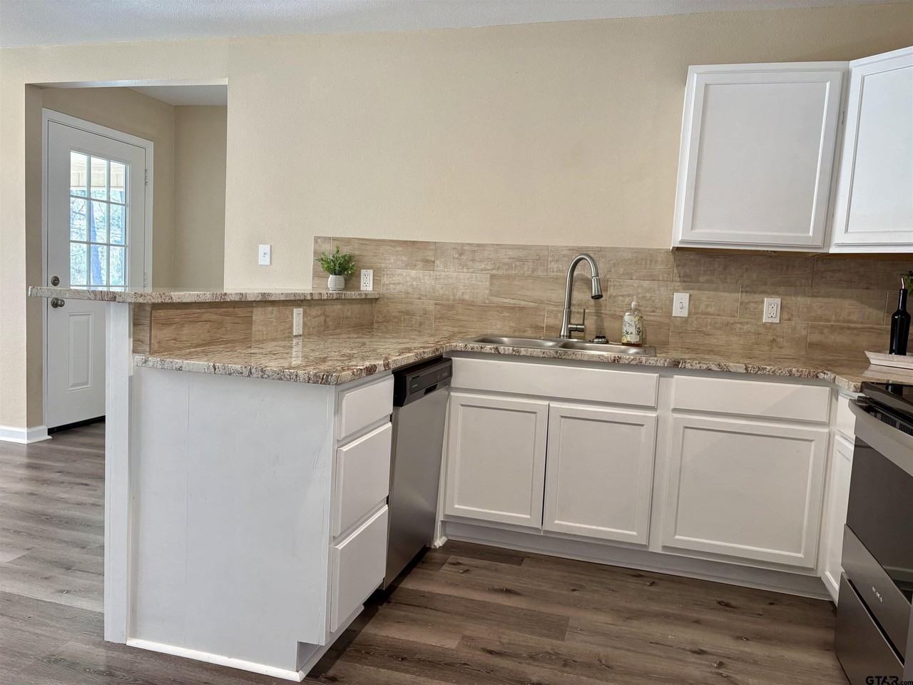 348 Caroline Ln - Photo 6 of 18