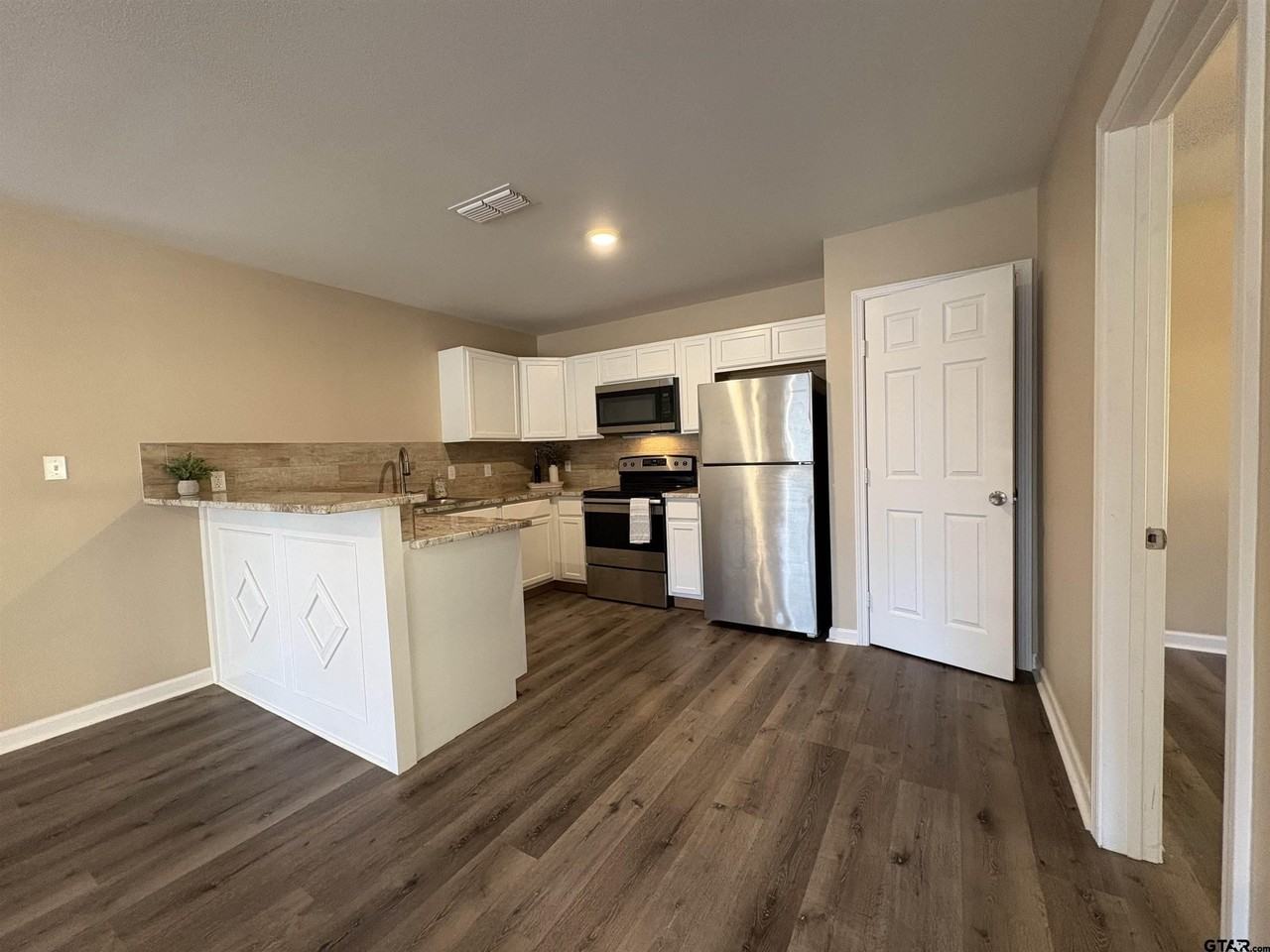 348 Caroline Ln - Photo 7 of 18