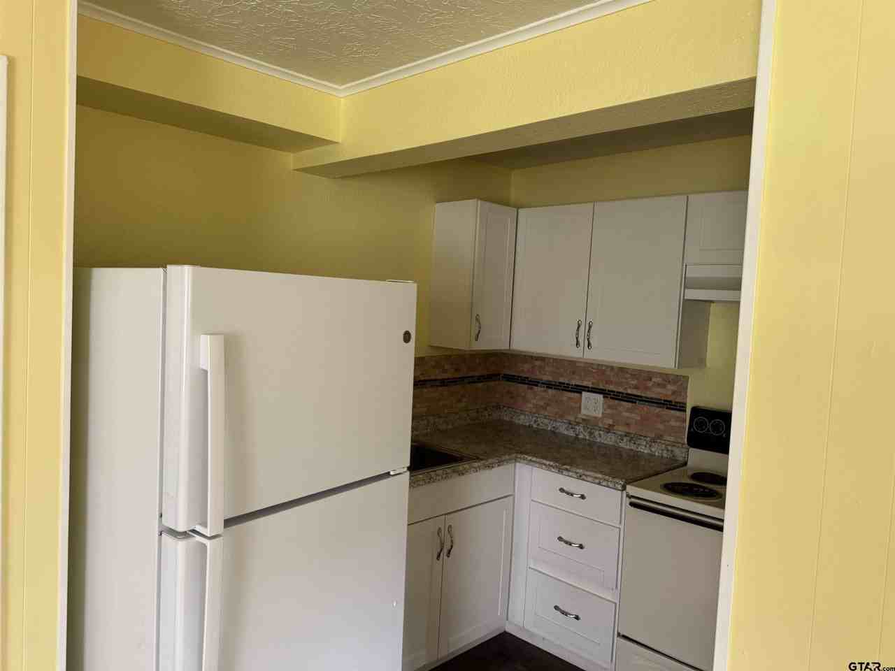 3011 Brentwood Dr - Photo 5 of 9