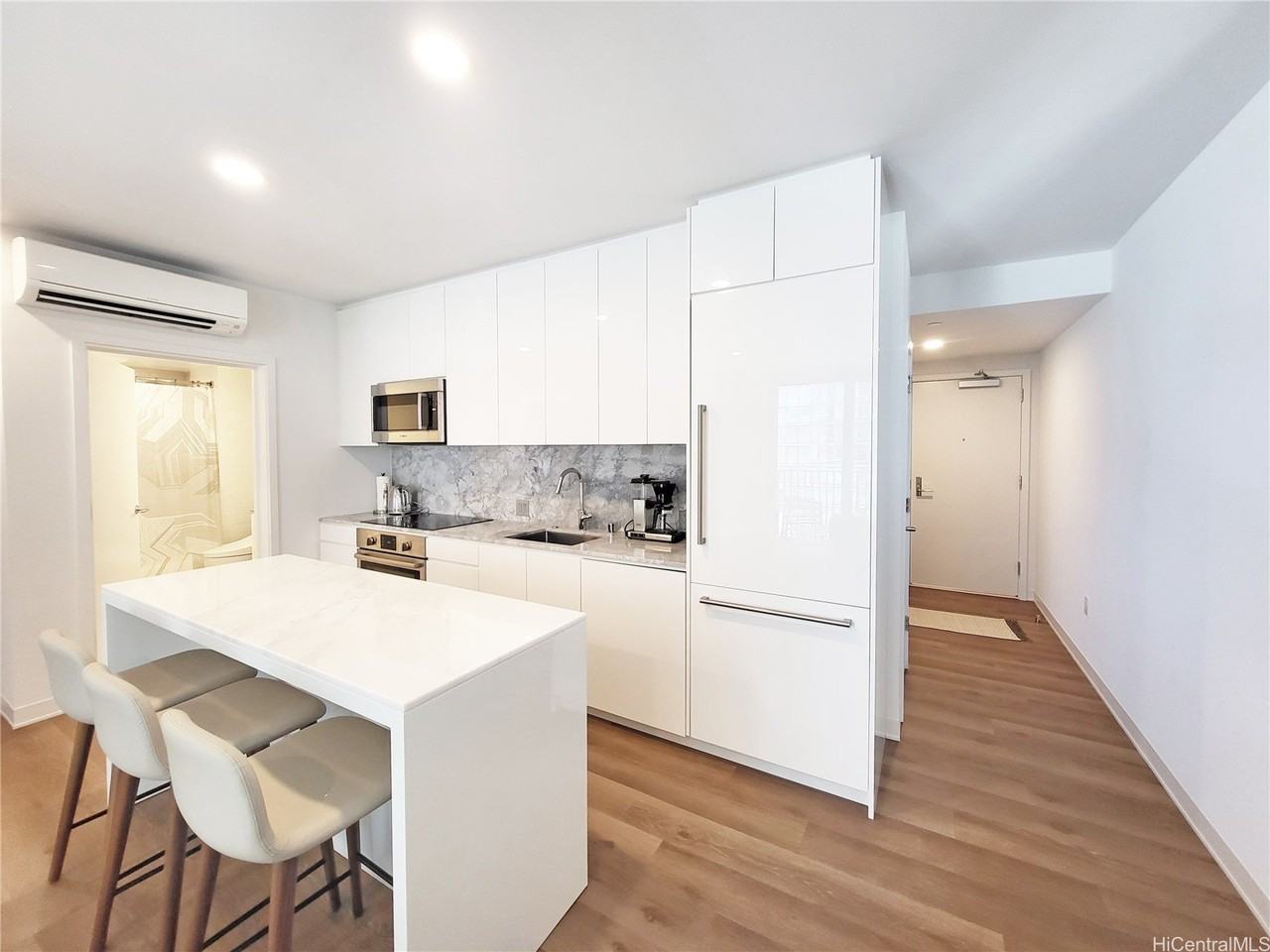 987 Queen St #1404 - Photo 2 of 25