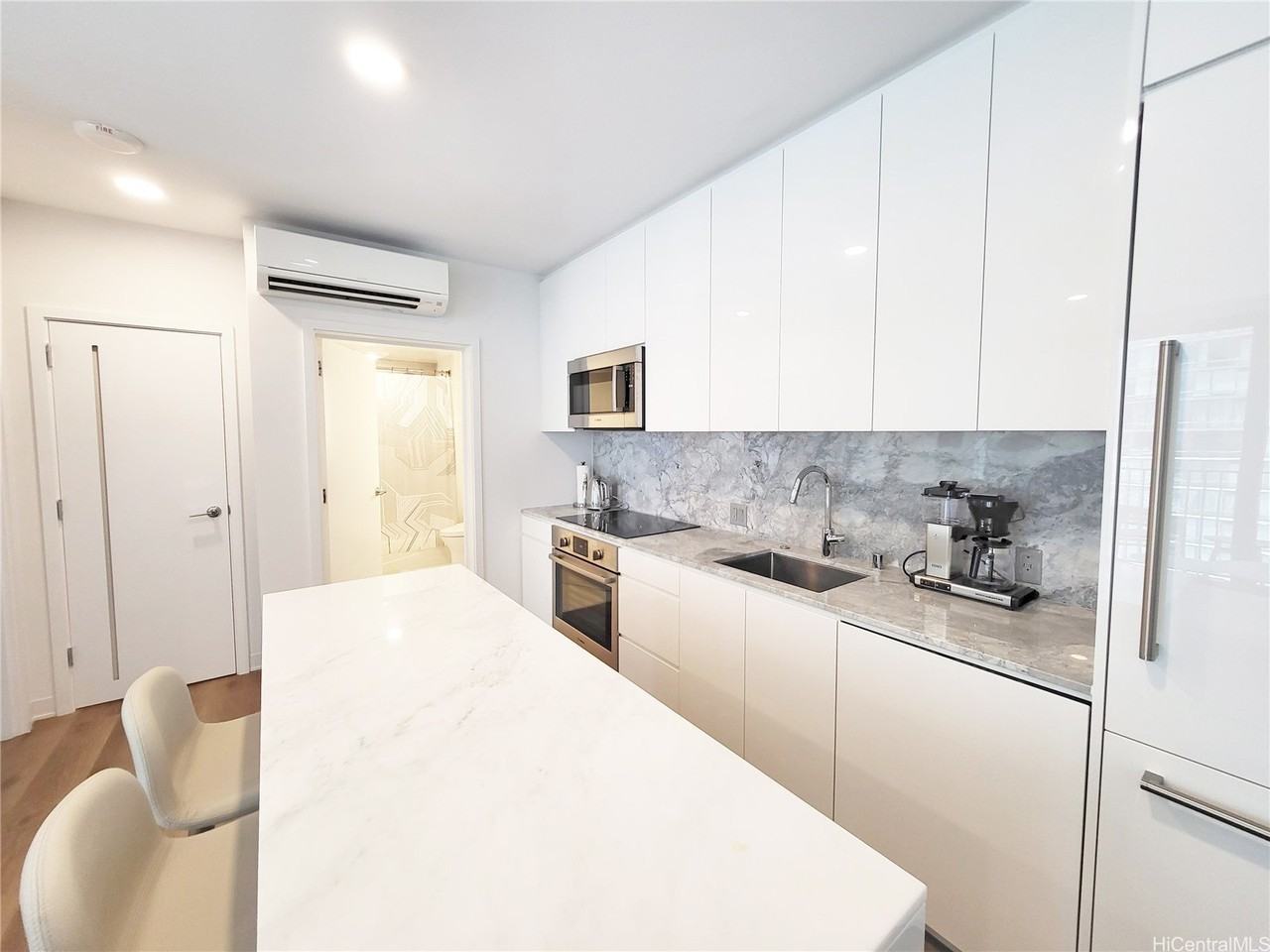 987 Queen St #1404 - Photo 3 of 25