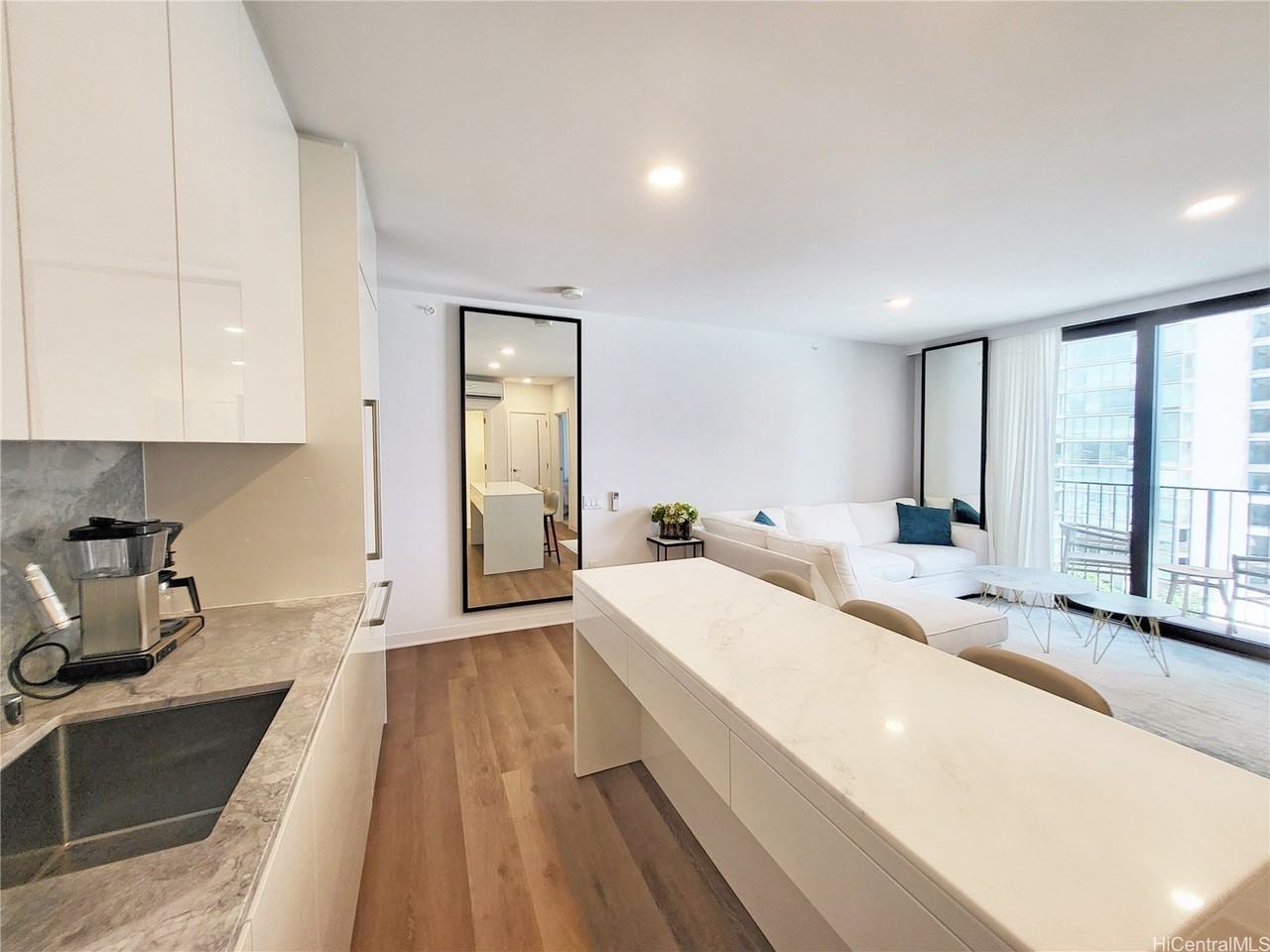 987 Queen St #1404 - Photo 5 of 25