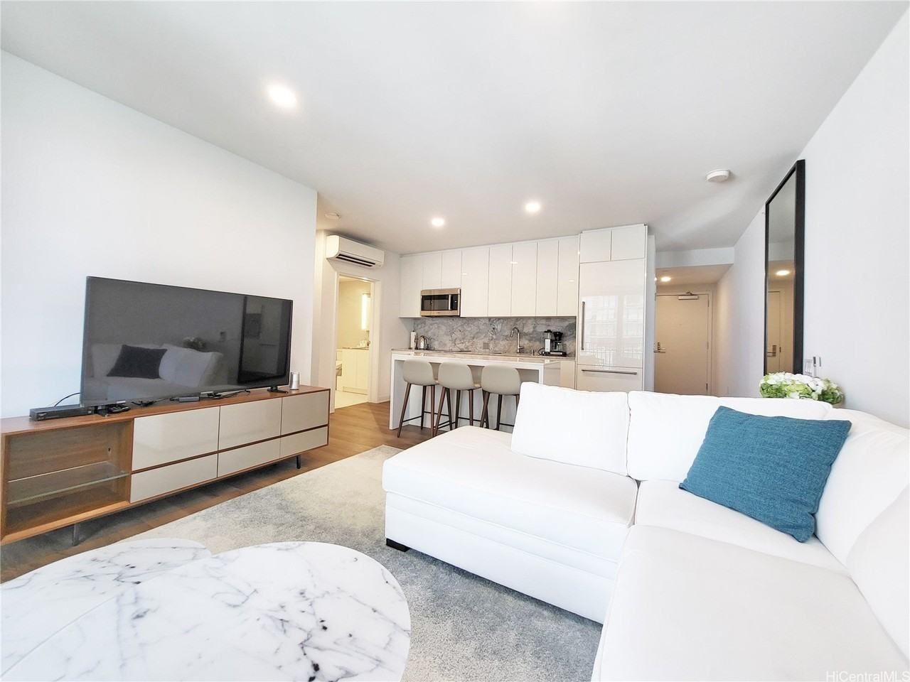 987 Queen St #1404 - Photo 7 of 25