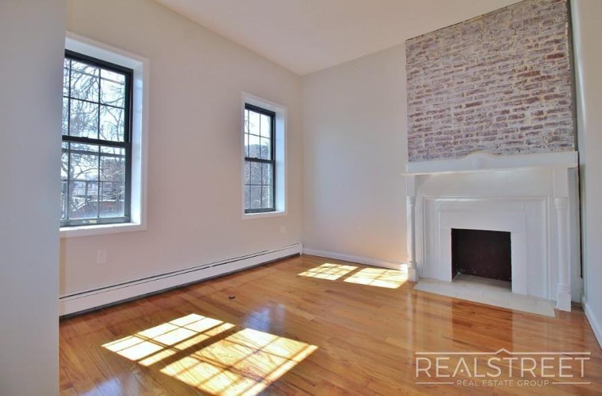 446 Hancock St - Photo 5 of 10