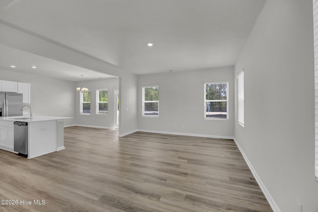 1095 Hanson Drive - Photo 3 of 27