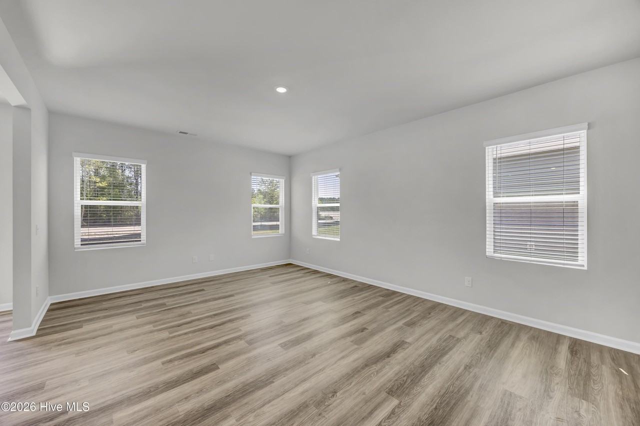 1095 Hanson Drive - Photo 4 of 27
