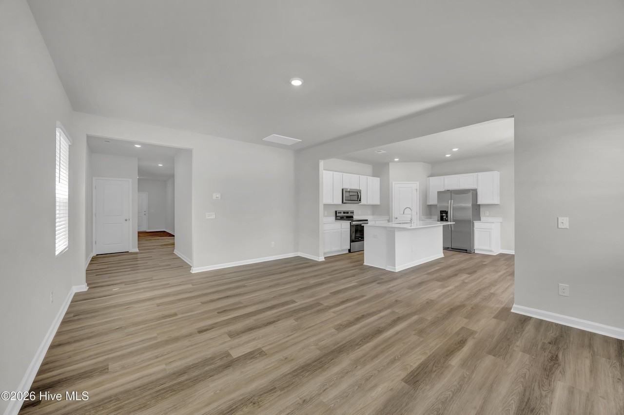 1095 Hanson Drive - Photo 5 of 27