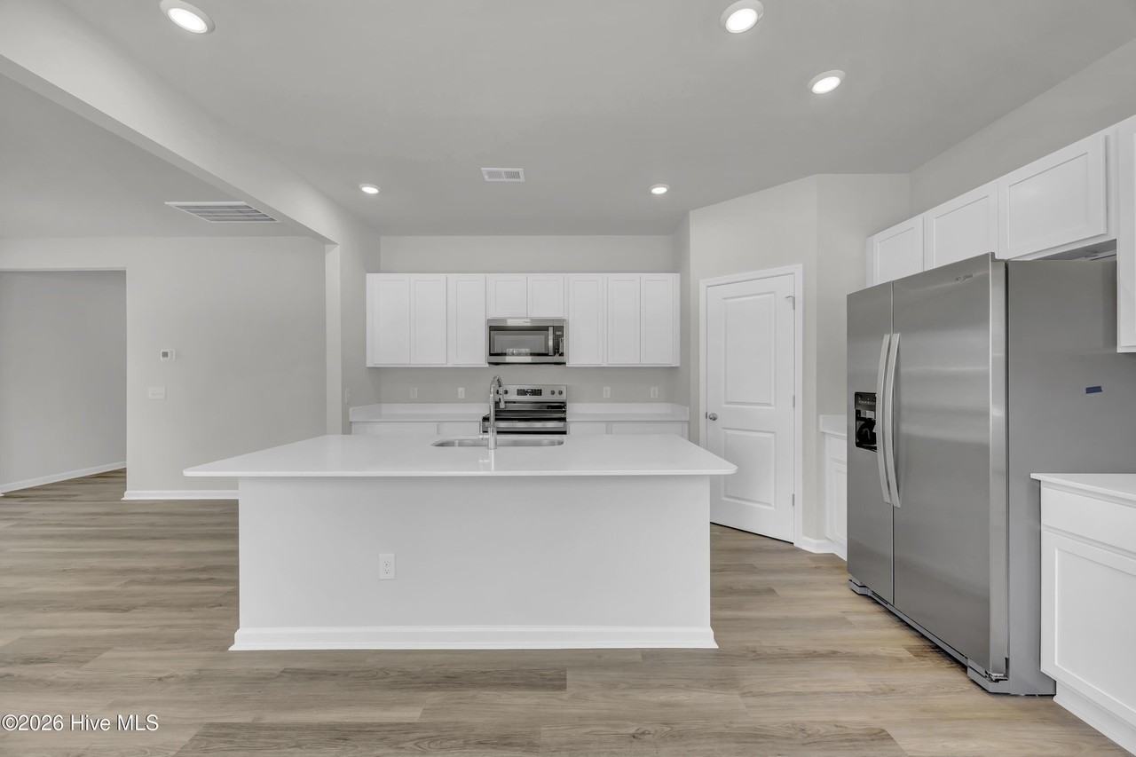 1095 Hanson Drive - Photo 7 of 27