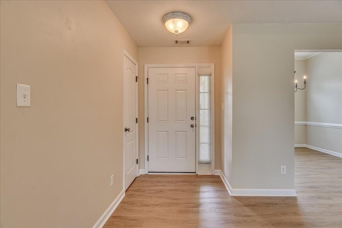 800 Cotswold Ct - Photo 6 of 37