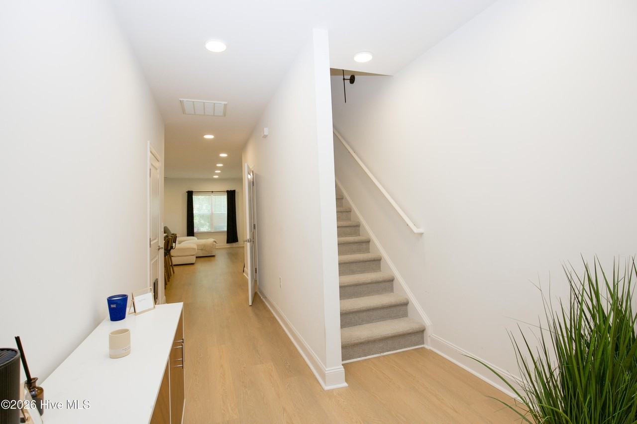381 James St - Photo 5 of 46