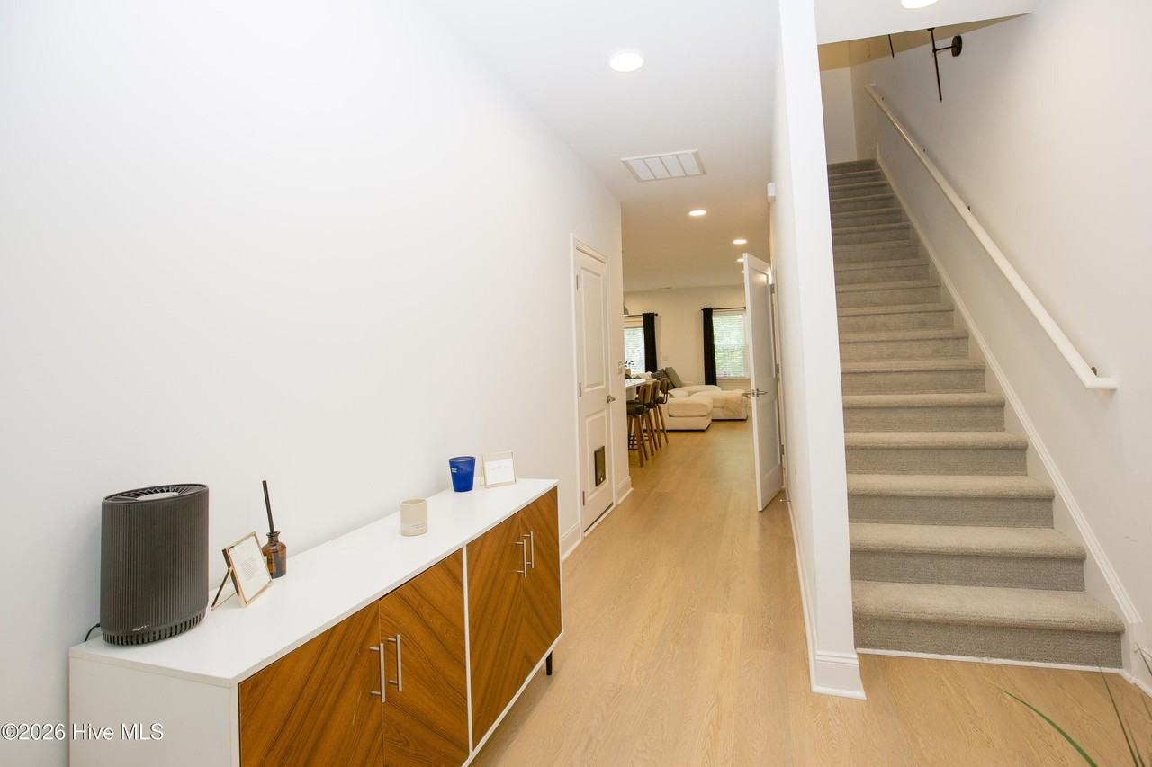 381 James St - Photo 6 of 46