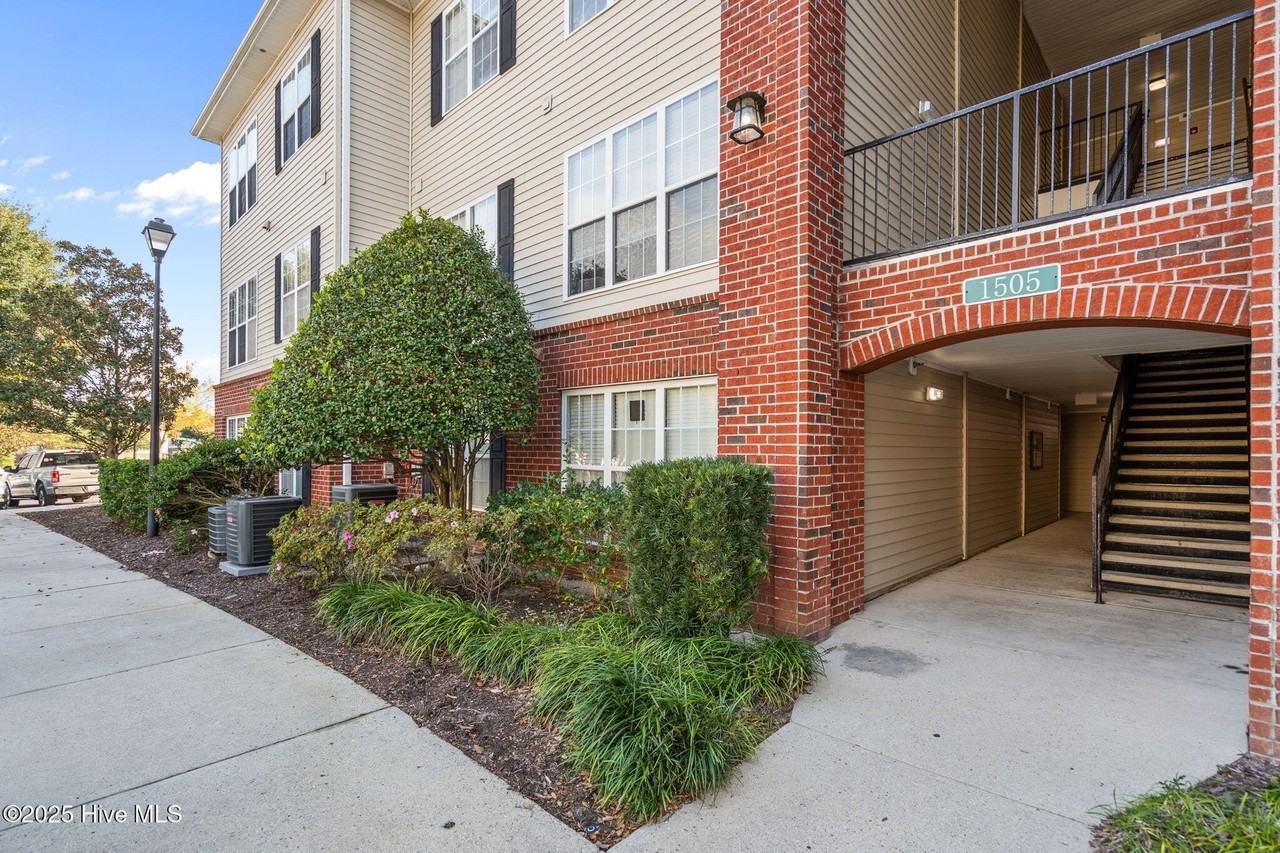 1505 Cadfel Ct #203 - Photo 4 of 42