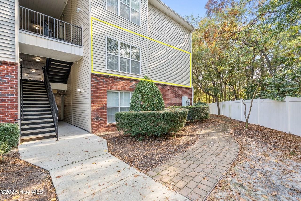 1505 Cadfel Ct #203 - Photo 5 of 42