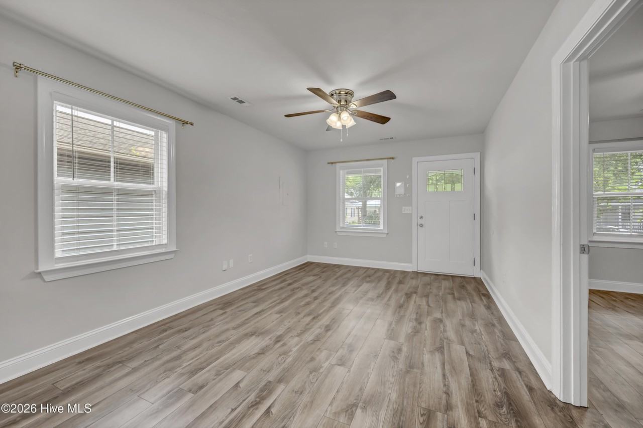 720 S 7th St - Photo 6 of 25