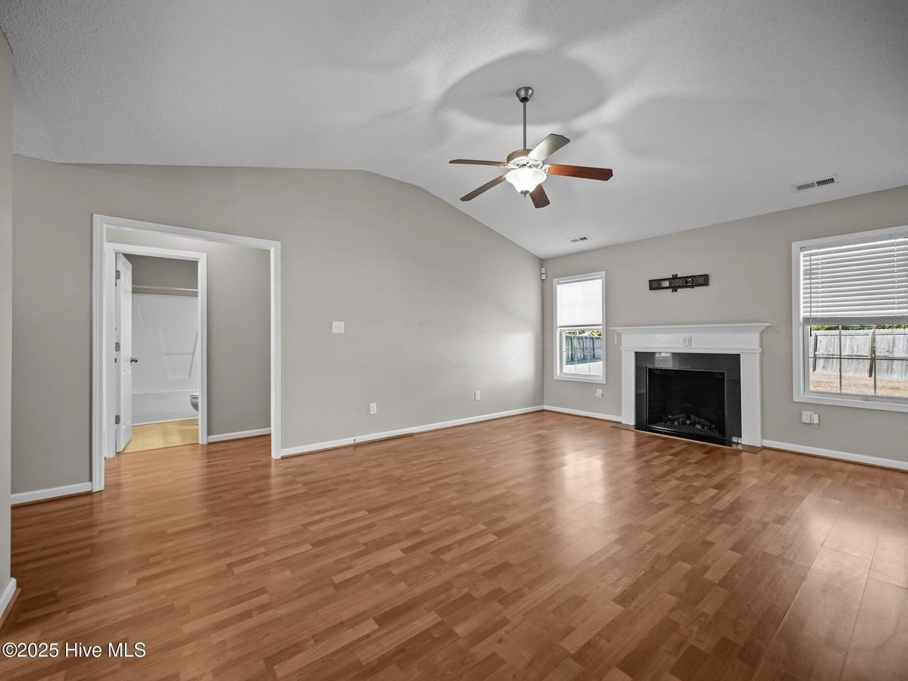101 Berwick Ct - Photo 2 of 34