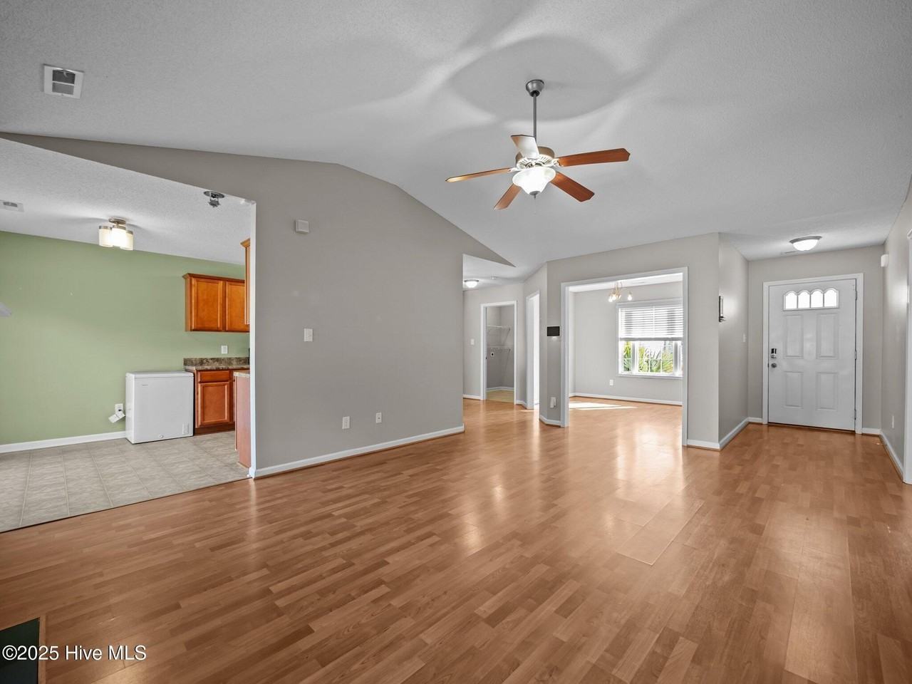 101 Berwick Ct - Photo 3 of 34