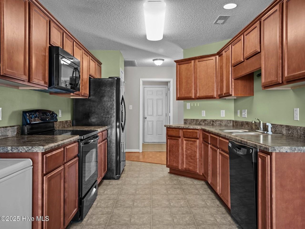 101 Berwick Ct - Photo 4 of 34