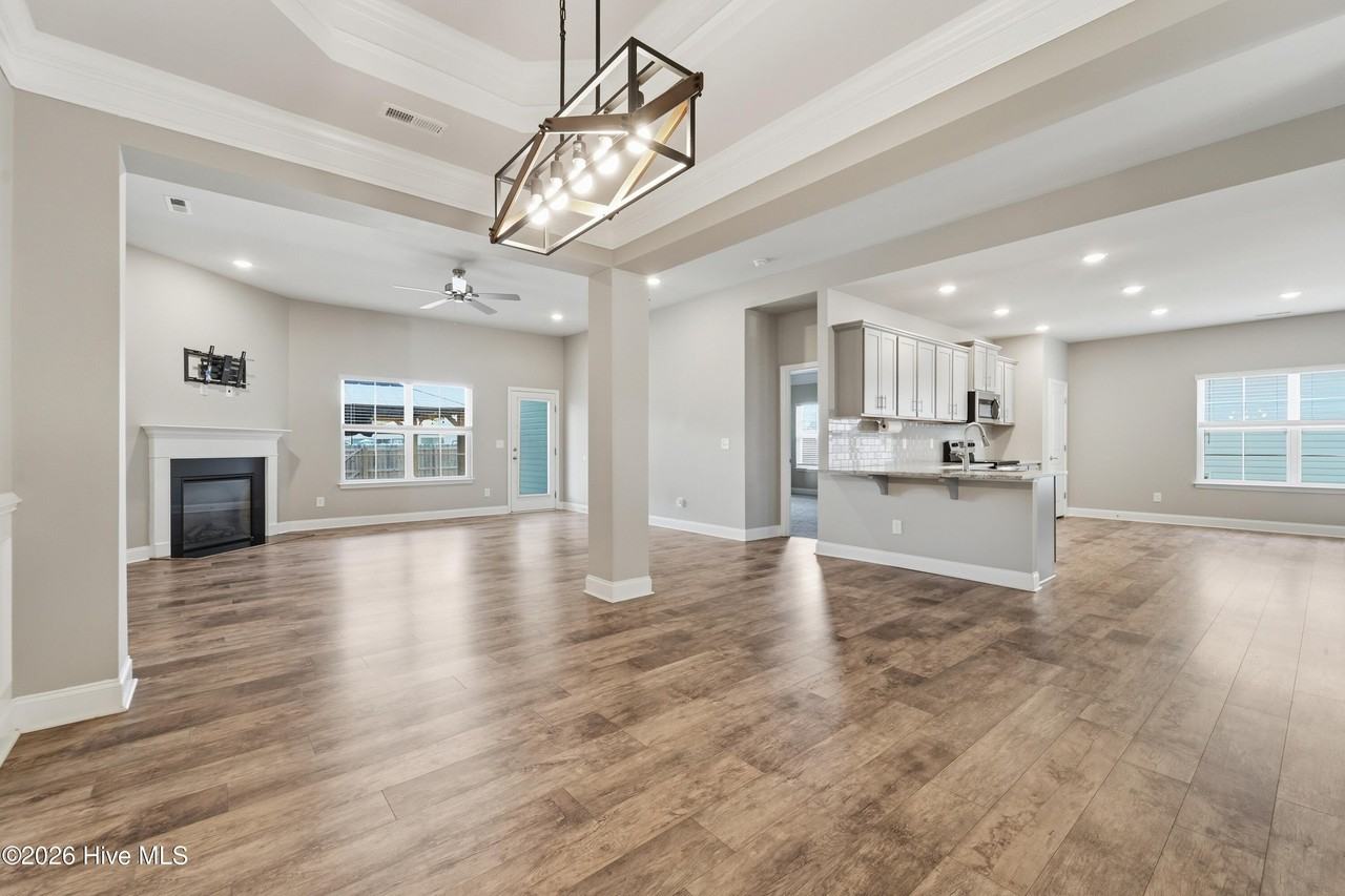 755 Greenwich Pl - Photo 6 of 46