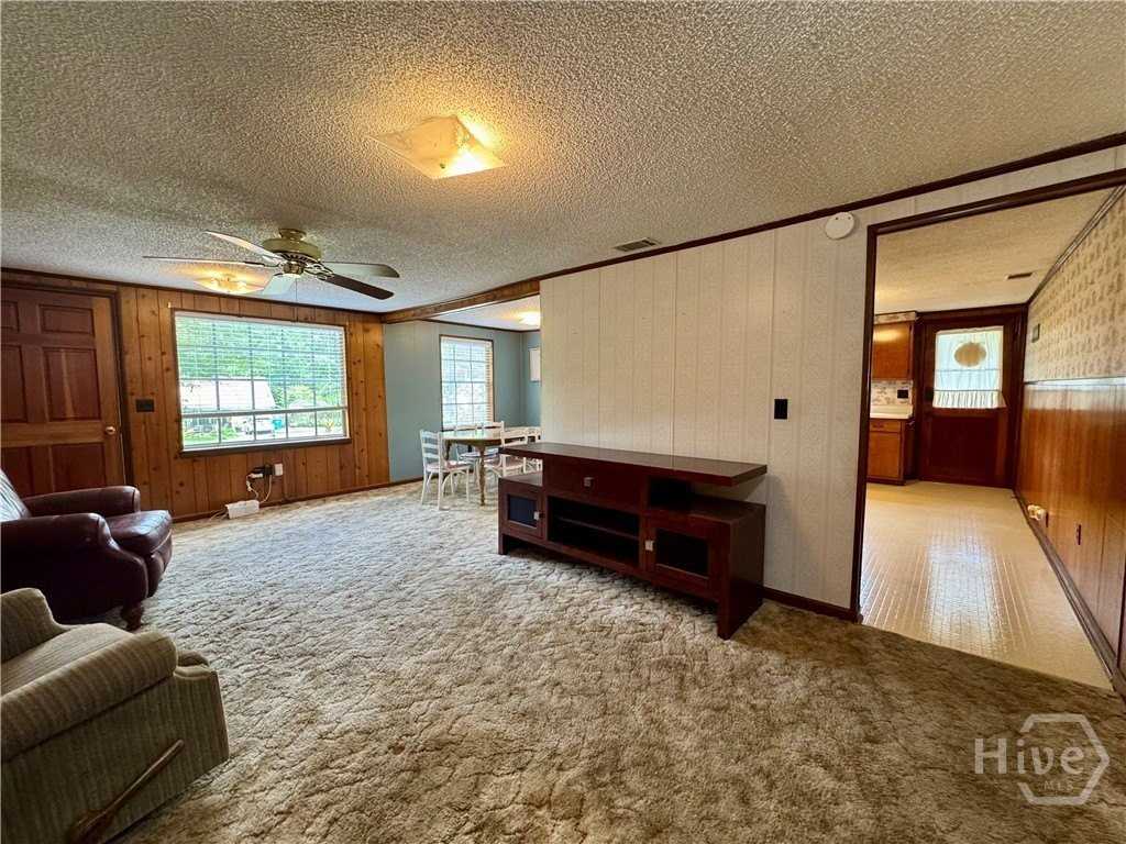 108 Tyler St - Photo 6 of 11