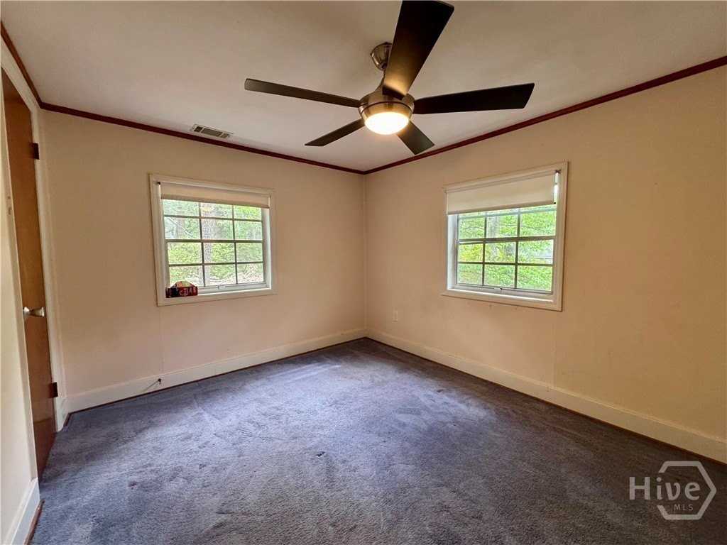 108 Tyler St - Photo 7 of 11