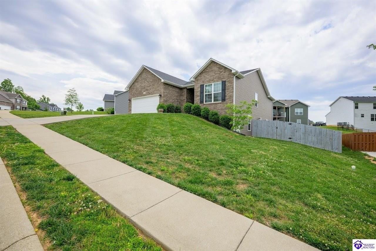 236 Butterfield Dr - Photo 2 of 25