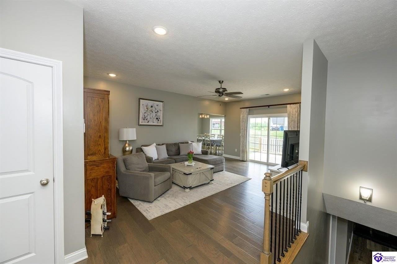 236 Butterfield Dr - Photo 3 of 25