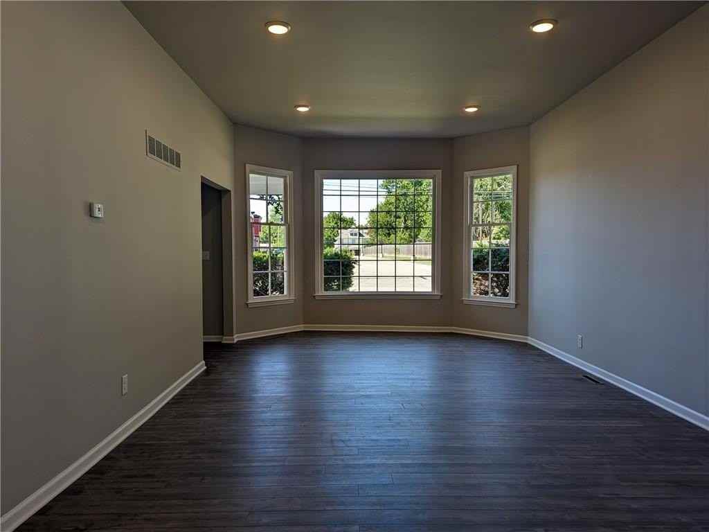 308 E Market St - Photo 2 of 16