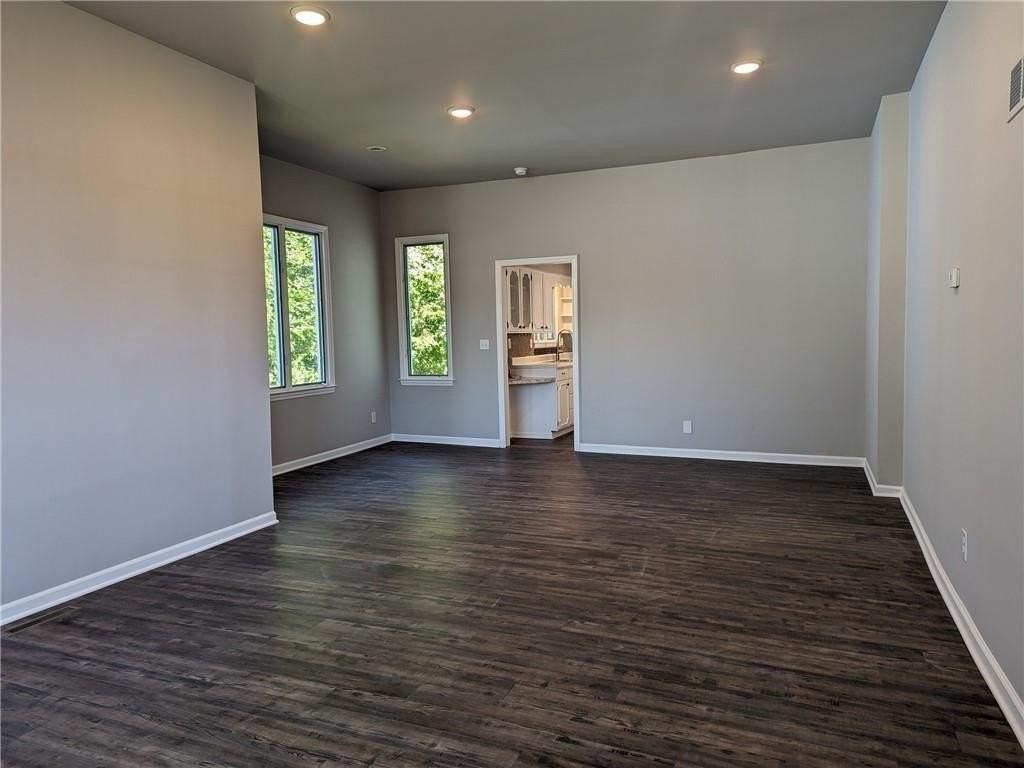 308 E Market St - Photo 4 of 16