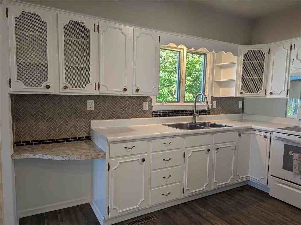 308 E Market St - Photo 6 of 16