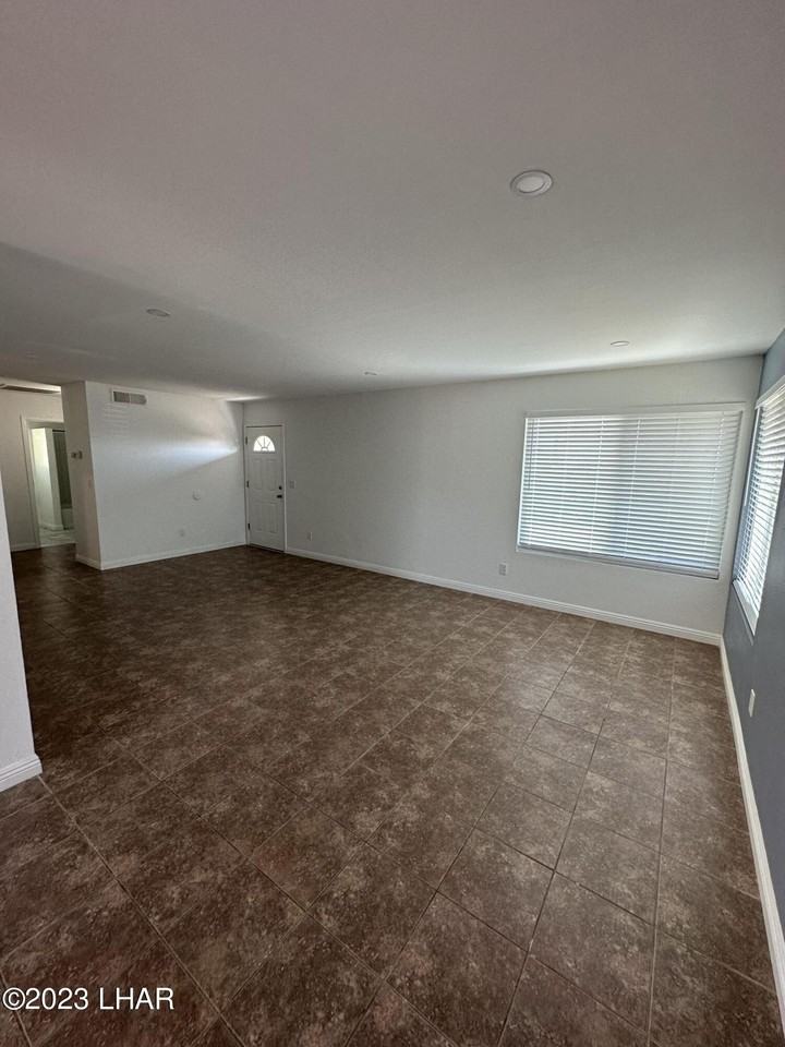 1226 Lake Havasu Ave N - Photo 4 of 13