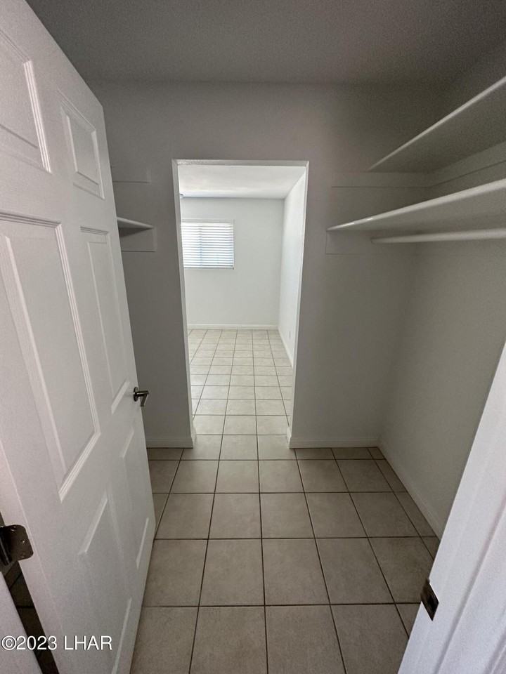1226 Lake Havasu Ave N - Photo 5 of 13
