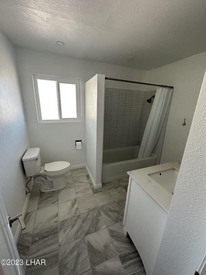 1226 Lake Havasu Ave N - Photo 7 of 13