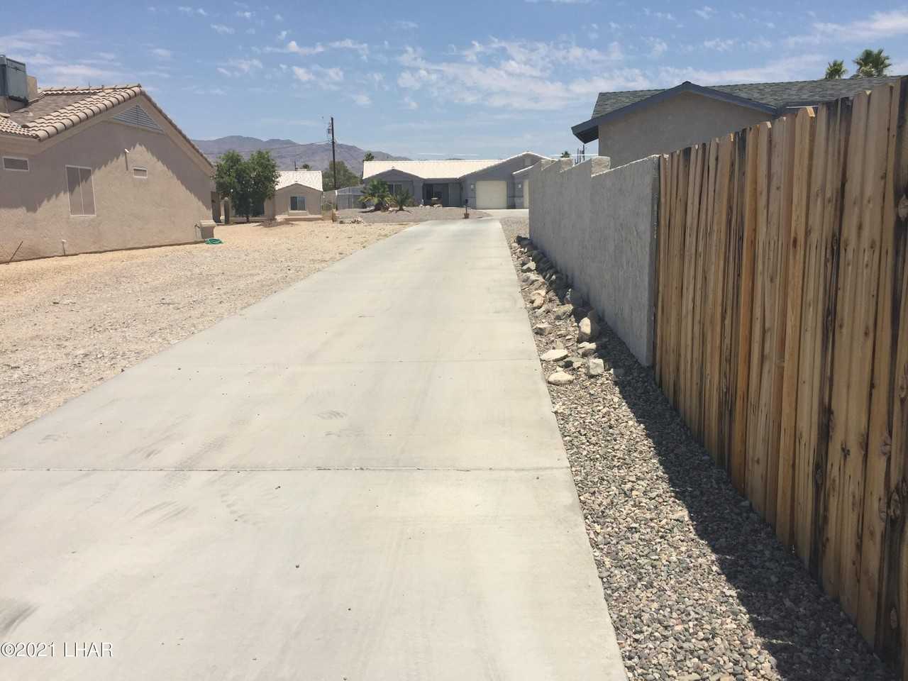 127 Nelson Ln - Photo 2 of 15