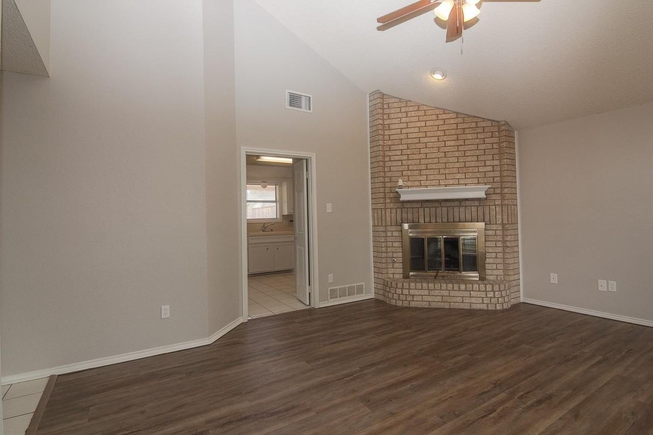 5726 94th St - Photo 2 of 21