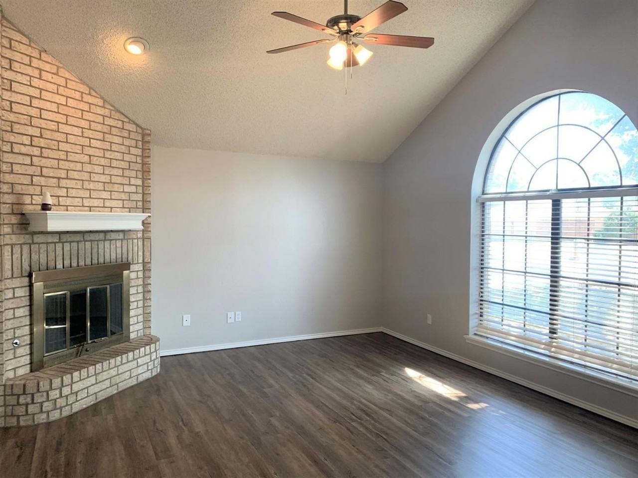 5726 94th St - Photo 3 of 21