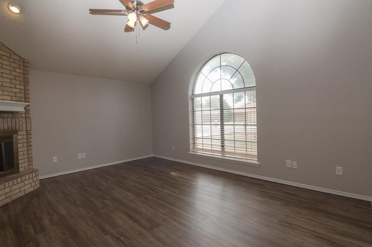 5726 94th St - Photo 4 of 21