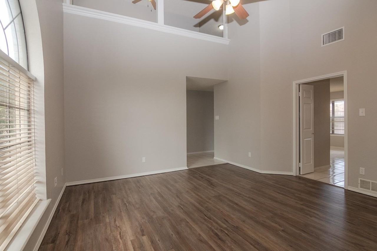 5726 94th St - Photo 5 of 21
