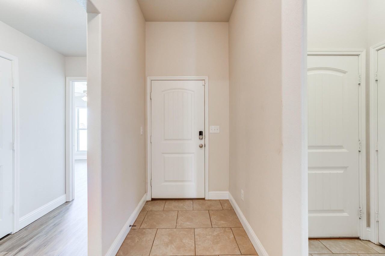 10030 Urbana Ave - Photo 3 of 42