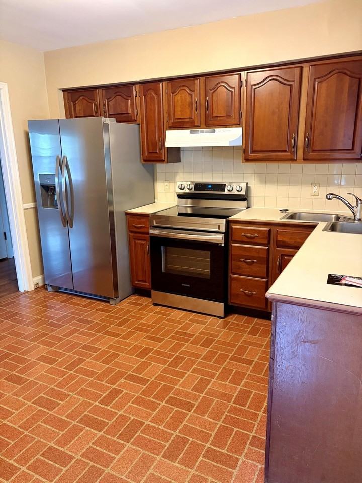 217 Romany Rd - Photo 5 of 14