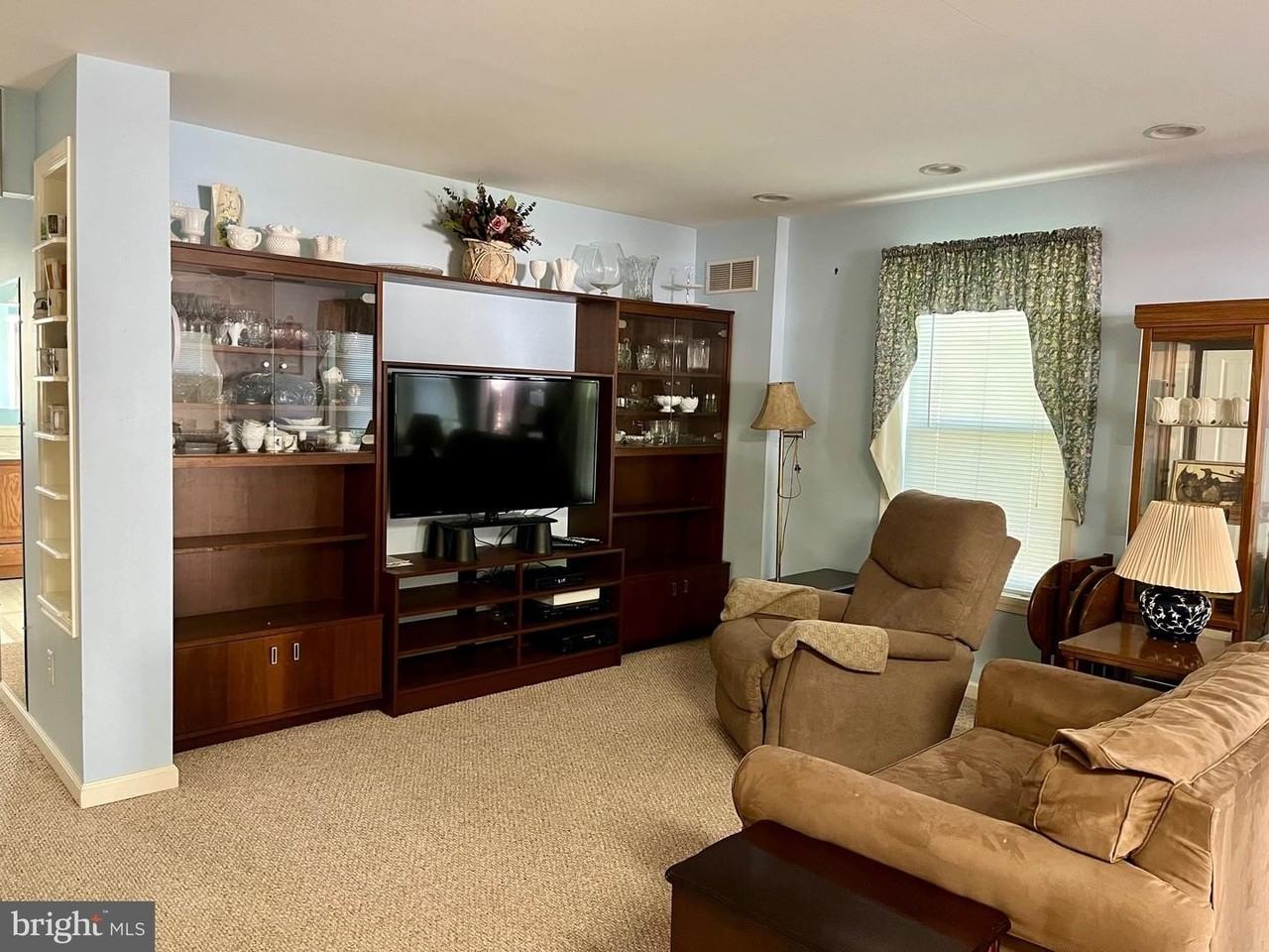 870 Broadfield Dr - Photo 4 of 13