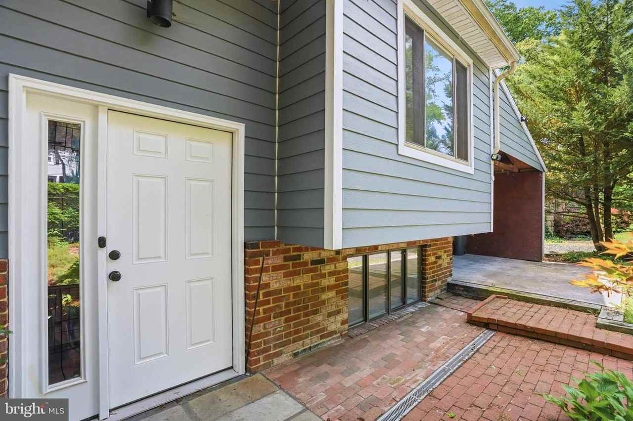 131 Lee Dr - Photo 2 of 40