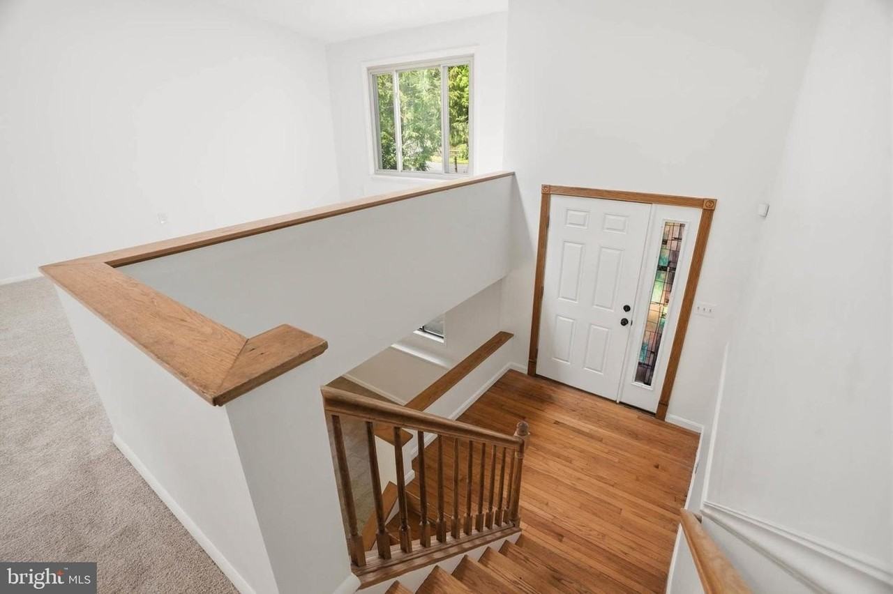 131 Lee Dr - Photo 3 of 40