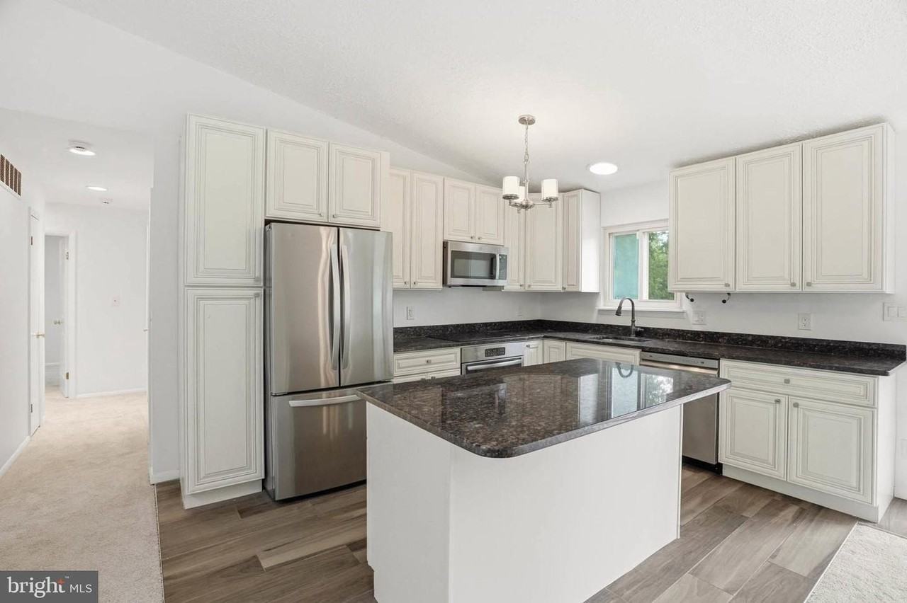 131 Lee Dr - Photo 4 of 40