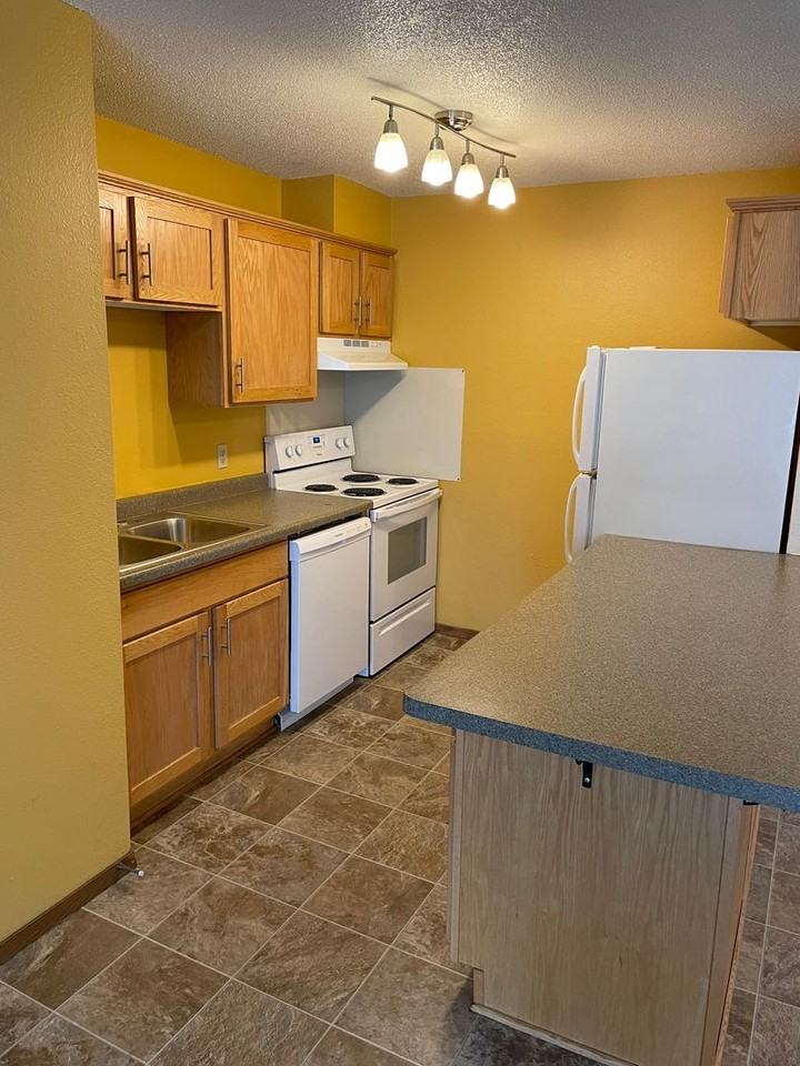 524 14th St S #404 - Photo 3 of 10