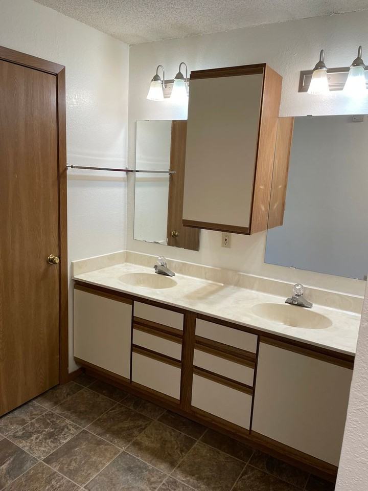 524 14th St S #404 - Photo 5 of 10